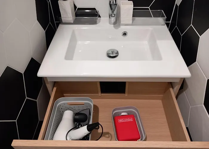 La Cour Fleurie, Confort * ディジョン