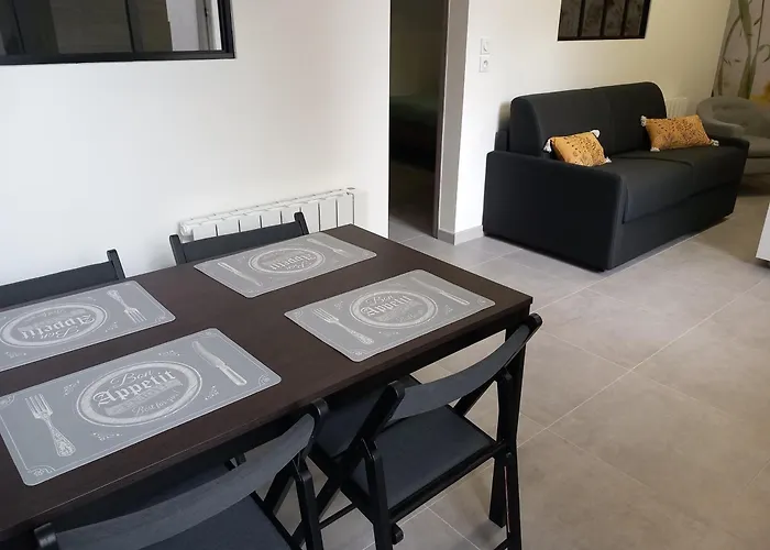 La Cour Fleurie, Confort * ディジョン